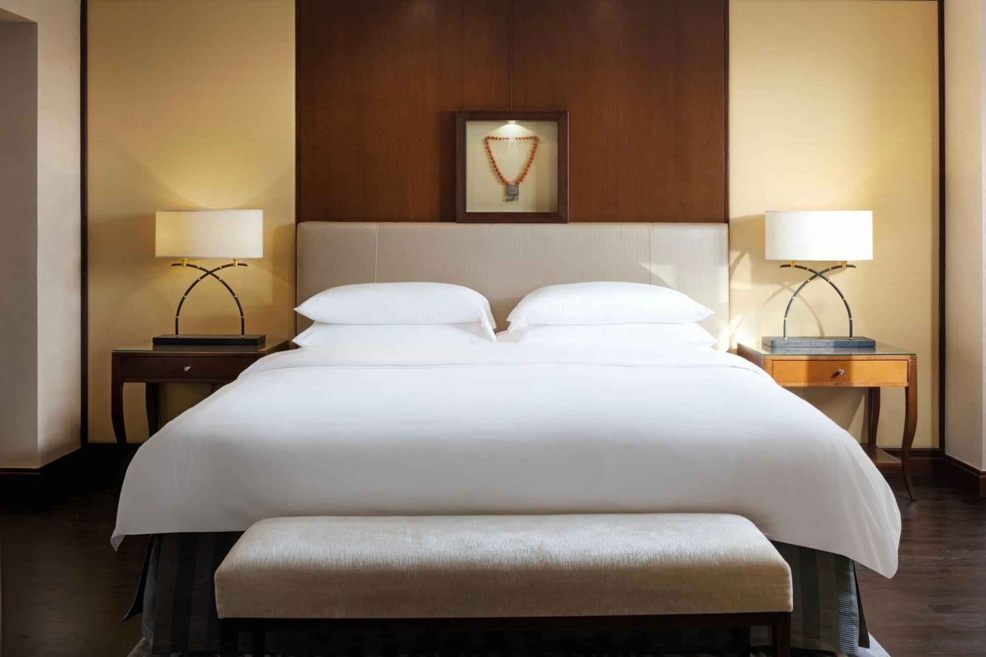 Sheraton Oman Hotel Mascate Exterior foto A bedroom at the Four Seasons Hotel, New York