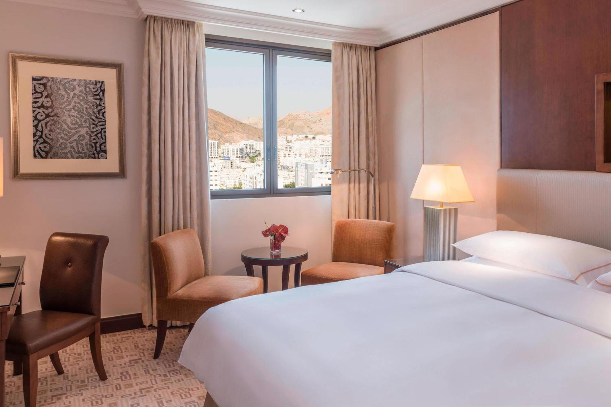 Sheraton Oman Hotel Mascate Exterior foto Deluxe room