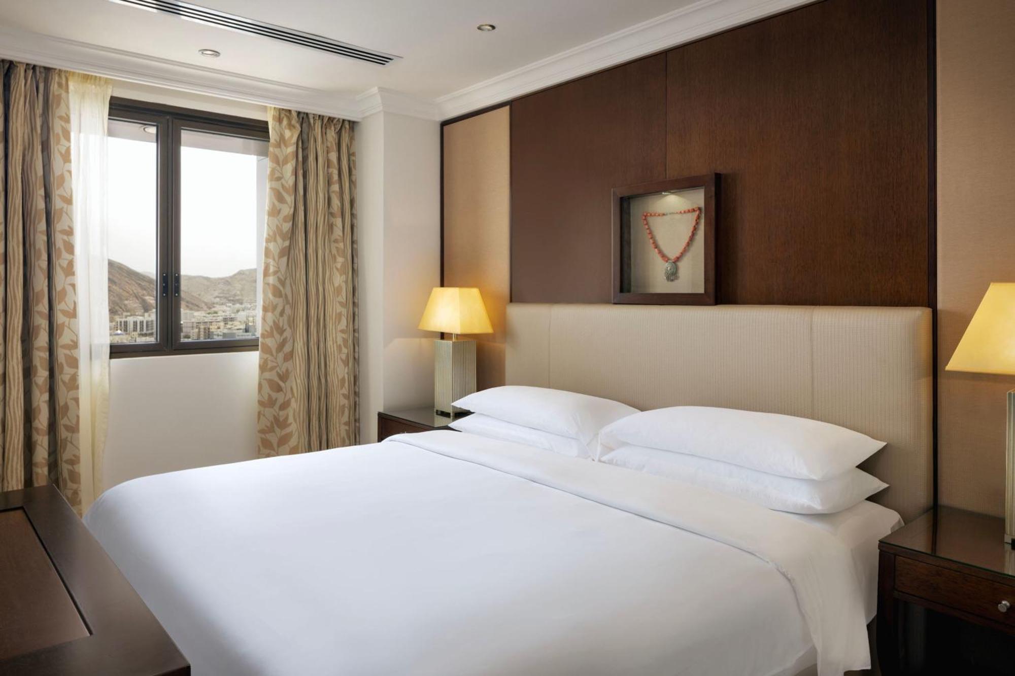 Sheraton Oman Hotel Mascate Exterior foto A bedroom at the hotel
