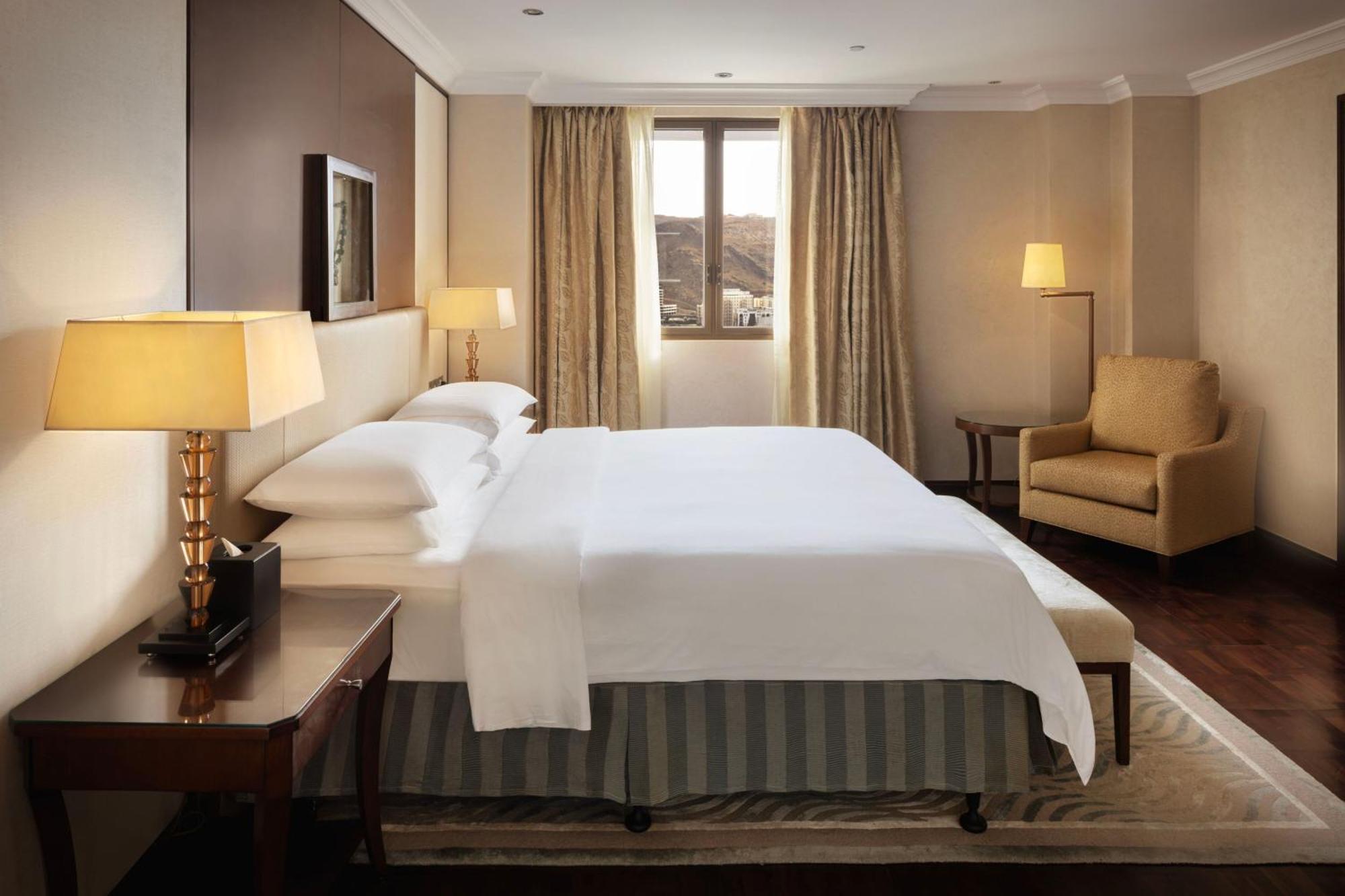 Sheraton Oman Hotel Mascate Exterior foto A bedroom at the hotel