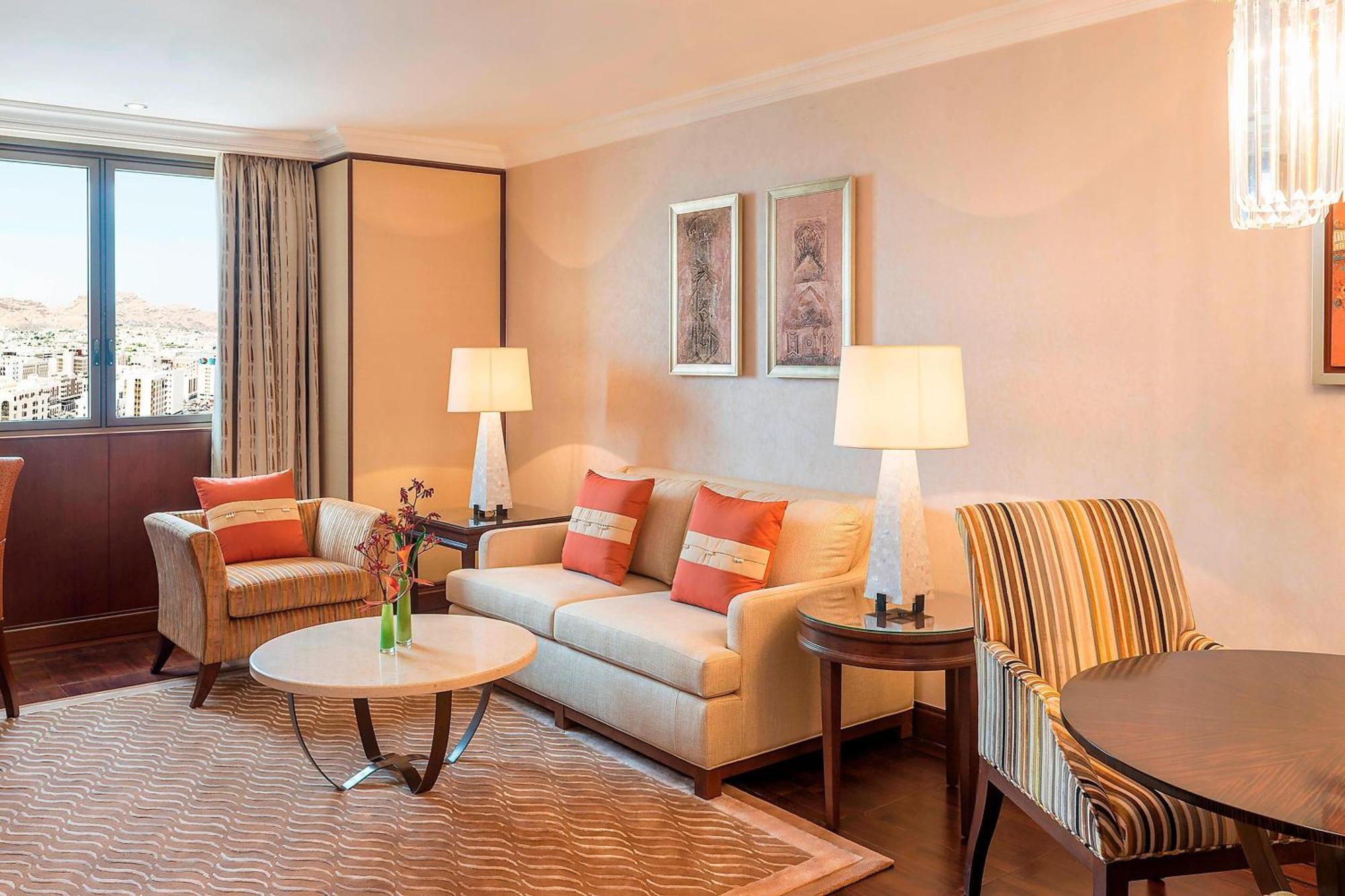 Sheraton Oman Hotel Mascate Exterior foto A living room at the Taj Mahal Palace