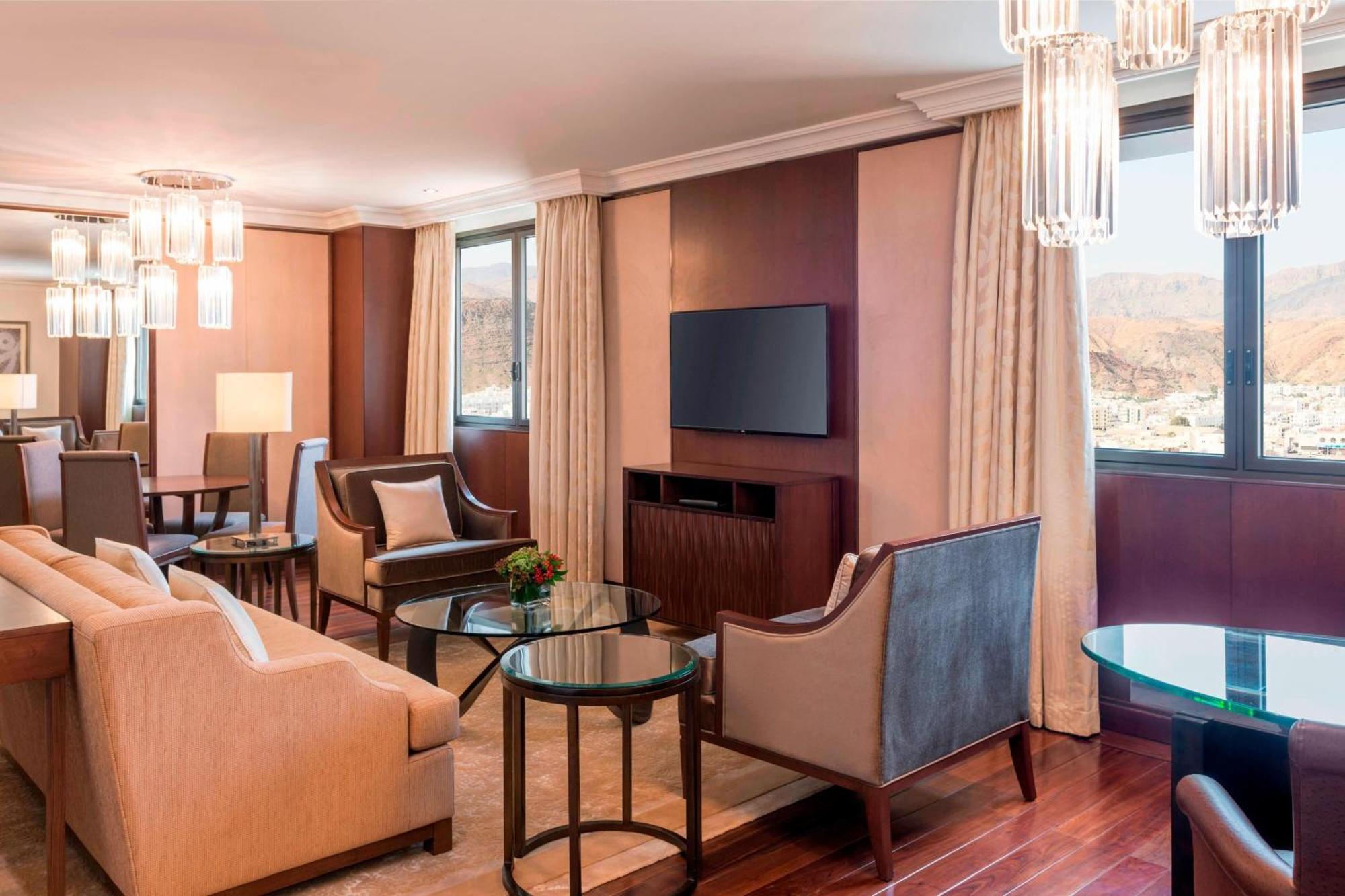 Sheraton Oman Hotel Mascate Exterior foto A suite at the hotel
