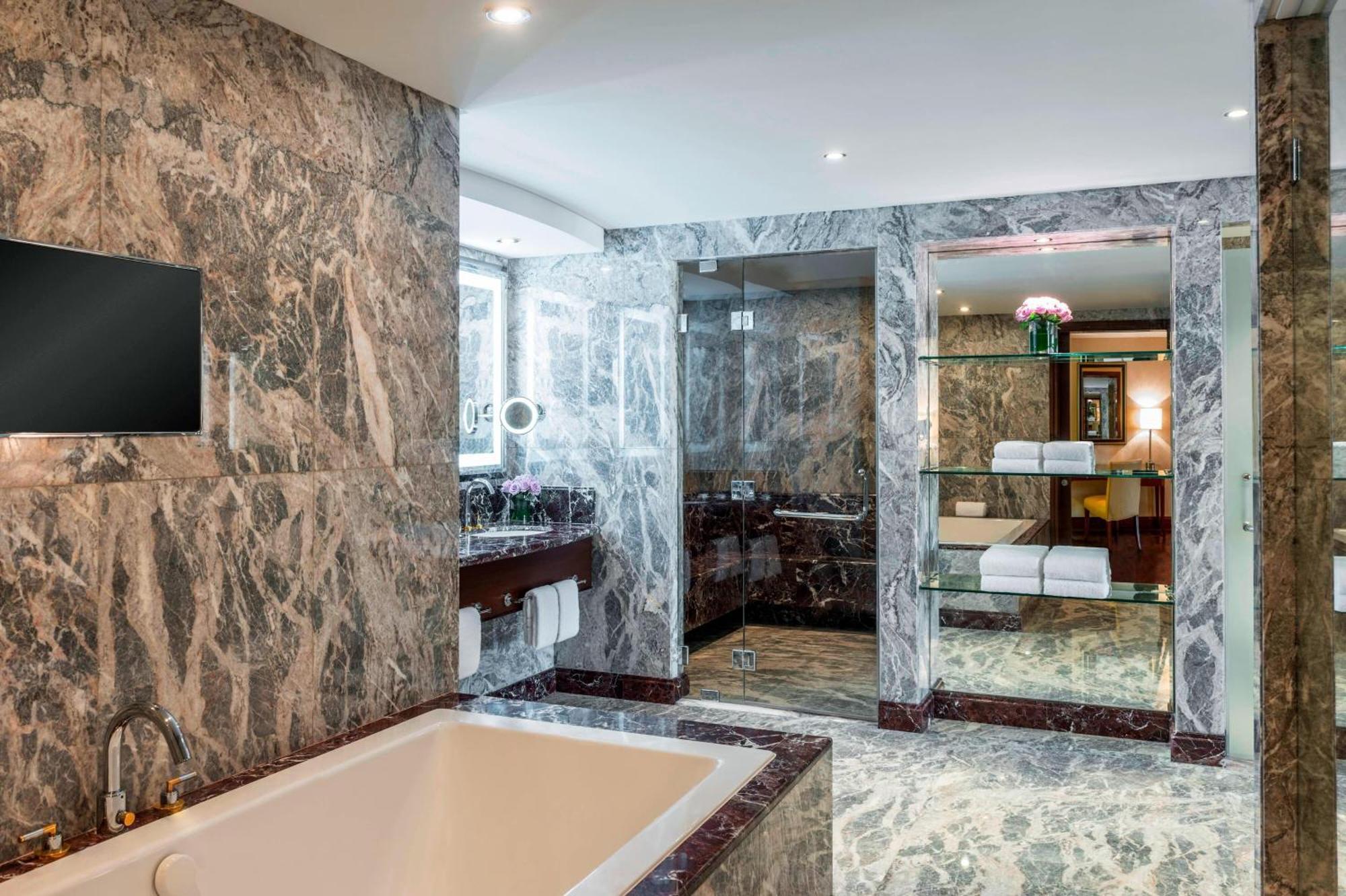 Sheraton Oman Hotel Mascate Exterior foto Bathroom