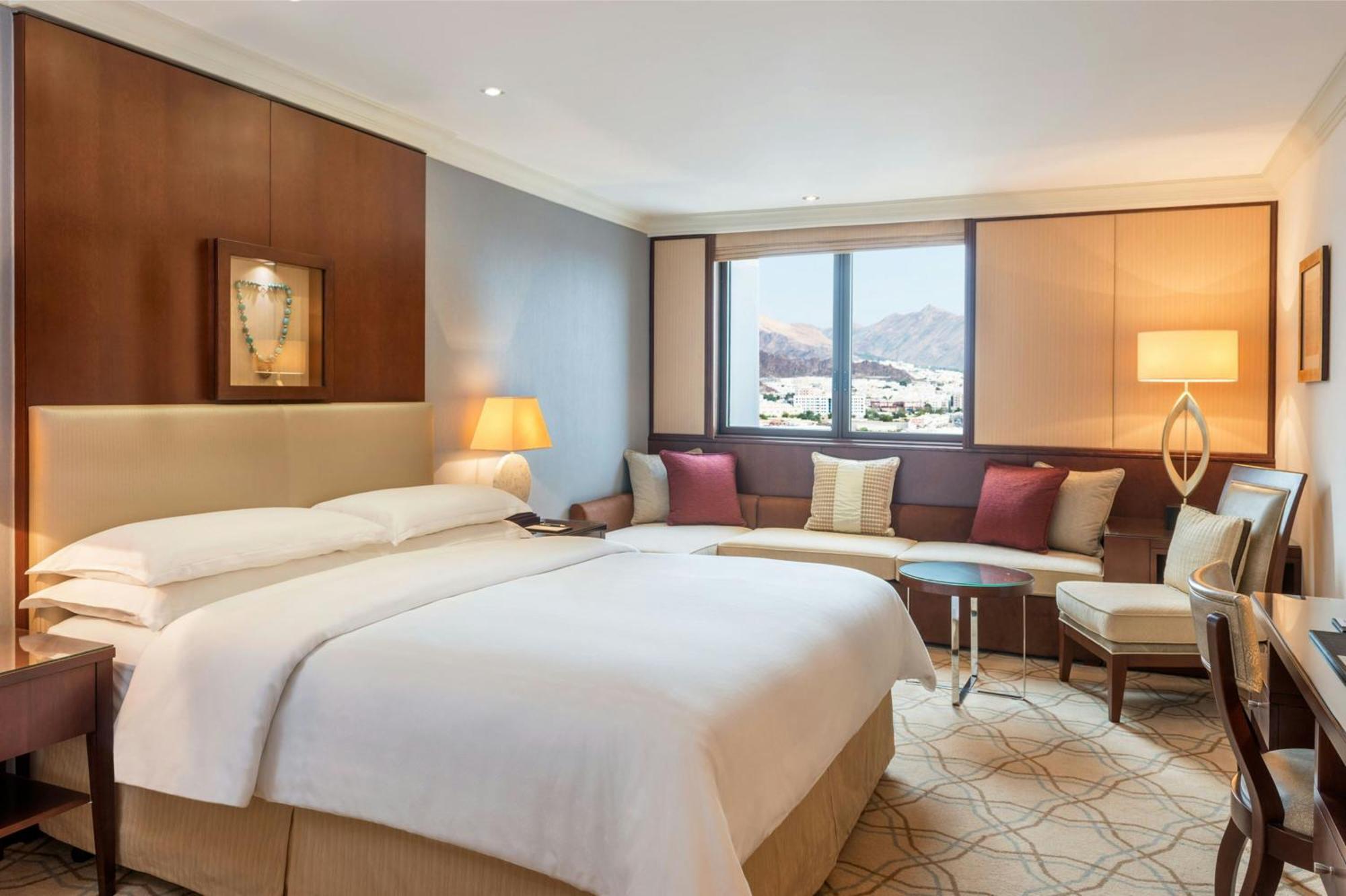 Sheraton Oman Hotel Mascate Exterior foto Deluxe Room