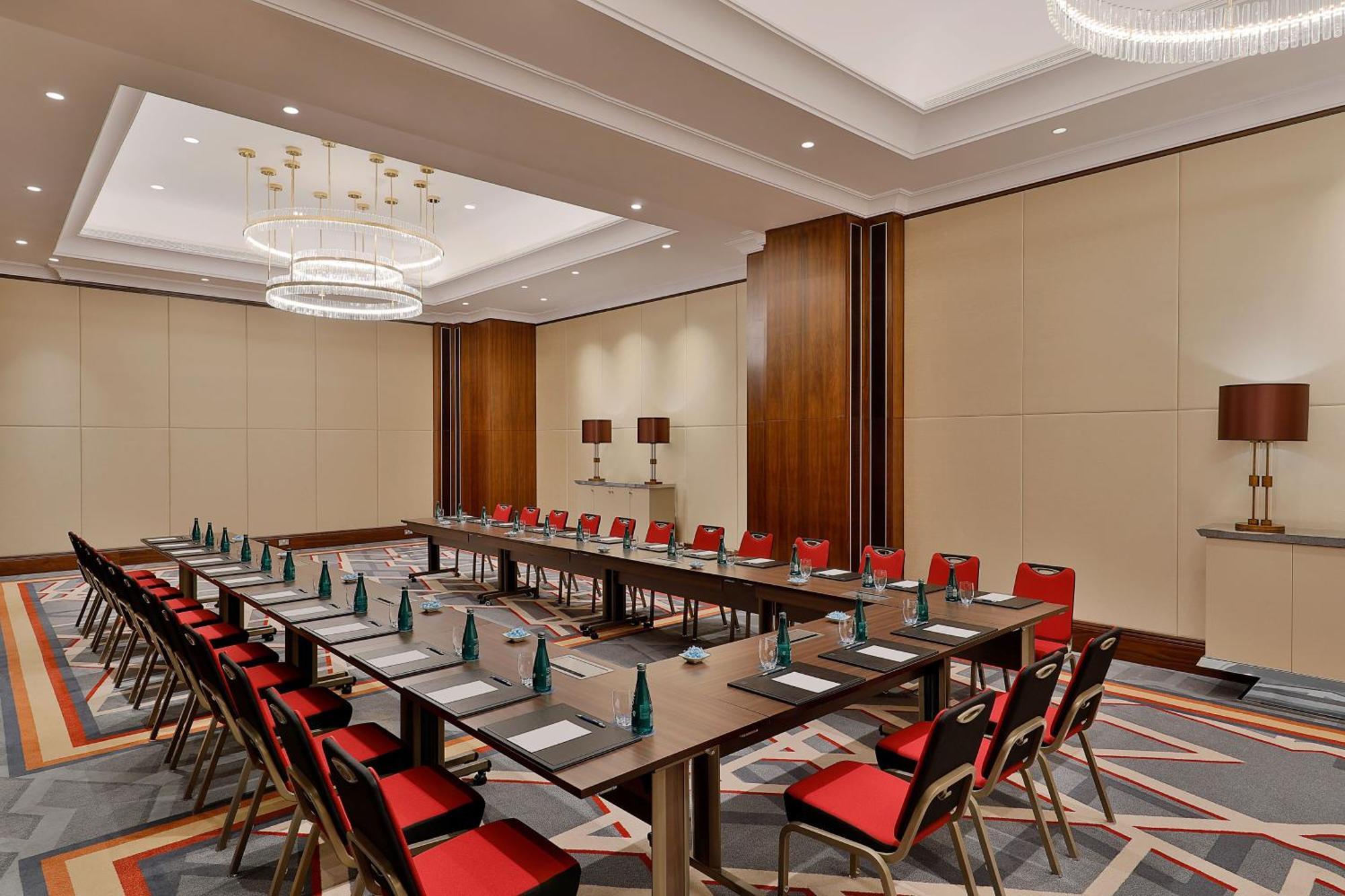 Sheraton Oman Hotel Mascate Exterior foto Meeting room